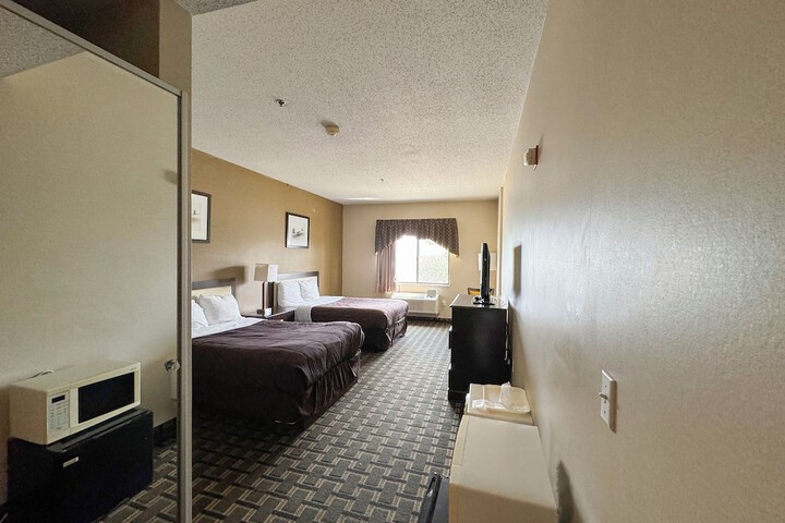 FairBridge Inn & Suites Batavia - Darien Amusement Park