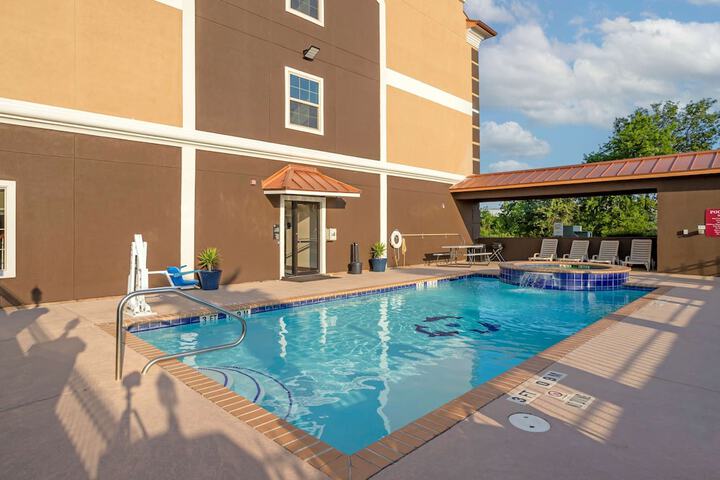 Pool 5 of 40