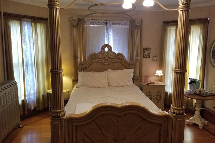 Room 25 of 74