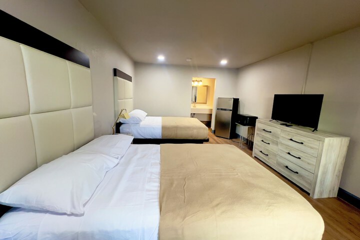 Room 10 of 25