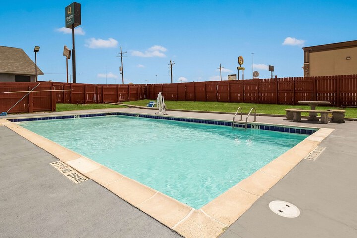 Pool 8 of 52