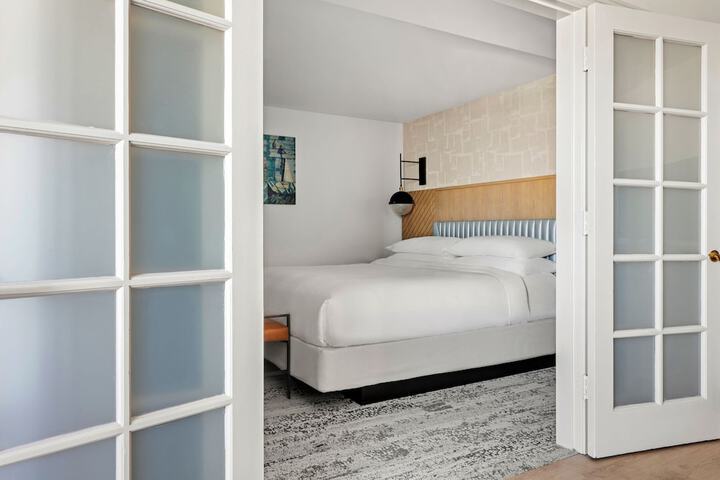 Room 45 of 106