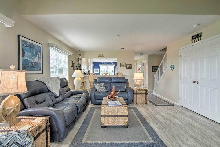 Near Beaches: Ocean View Condo w / Balcony!