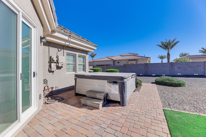 Spacious Queen Creek Home w / Hot Tub & Pool!