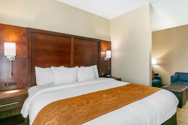 Comfort Suites Hopkinsville near Fort Campbell