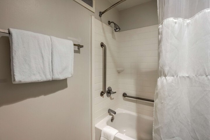 Room 26 of 43