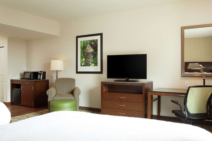 Room 12 of 40