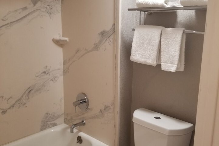 Room 17 of 38