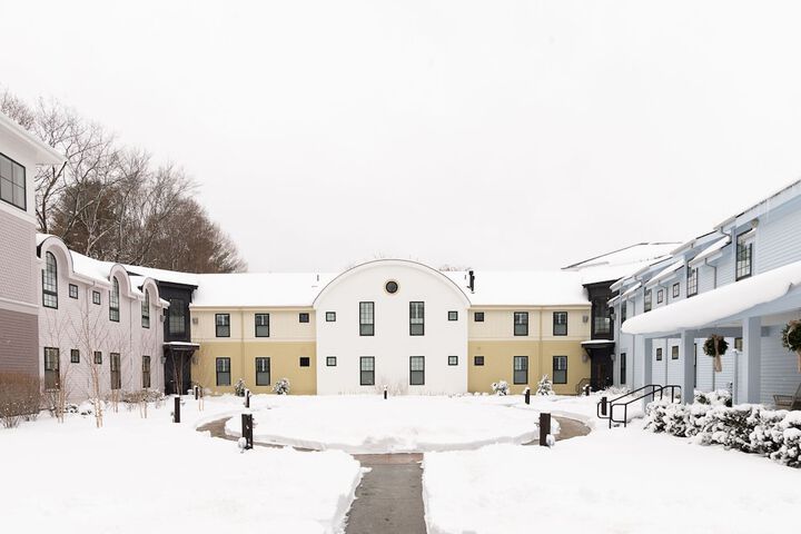 Hotel Exterior 87 of 91