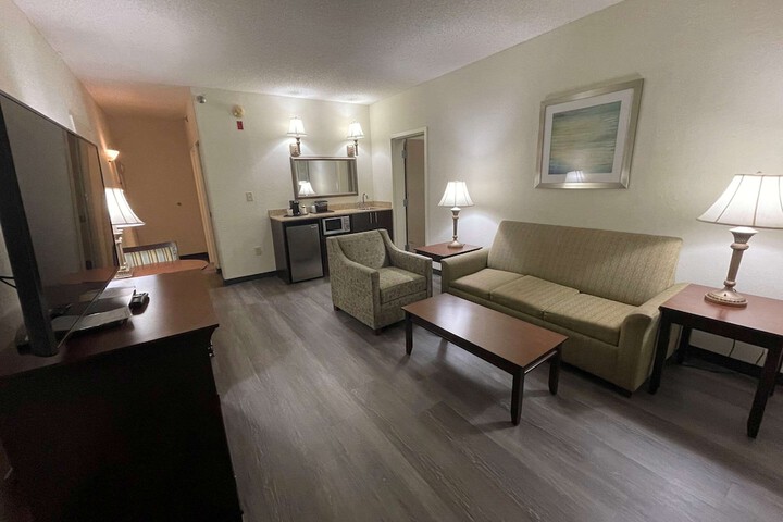 Room 40 of 141