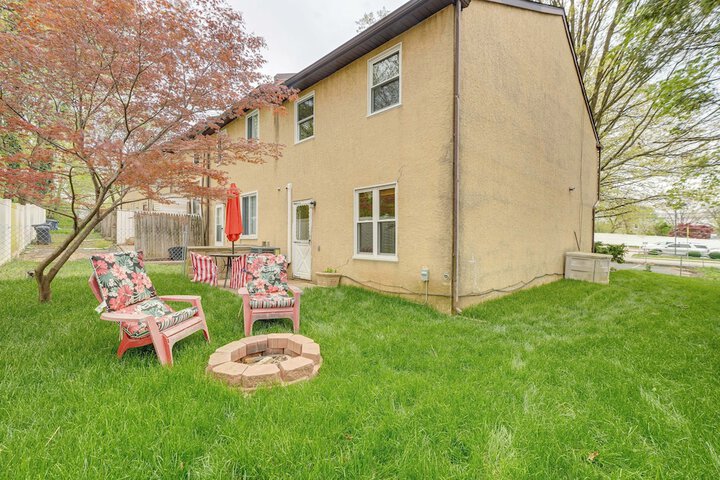 Charming Willow Grove Home w / Patio + Fire Pit!