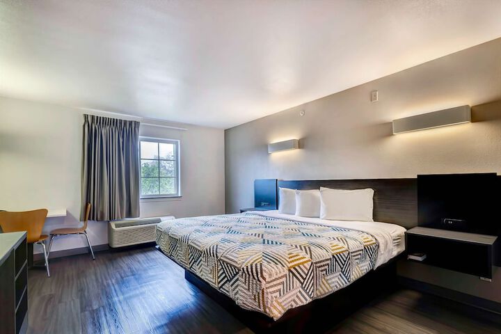 Room 11 of 25