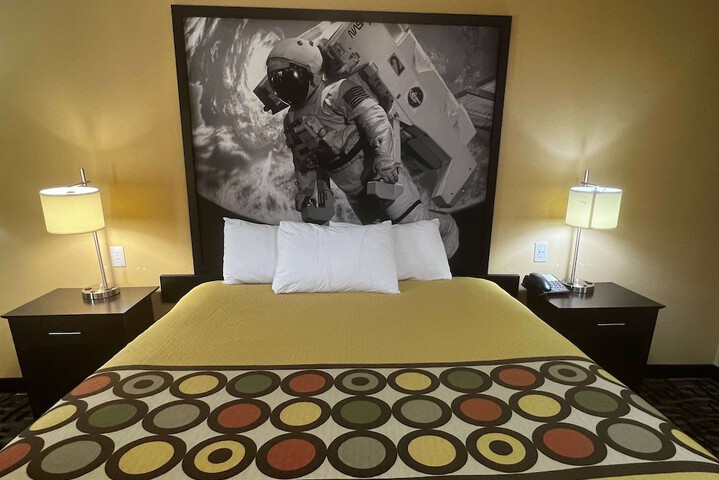 Room 11 of 27