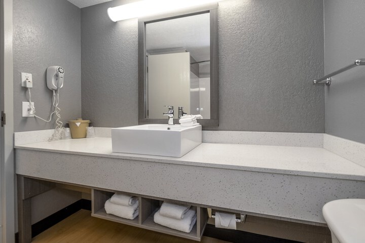 Red Roof Inn PLUS+ Boston - Mansfield / Foxboro