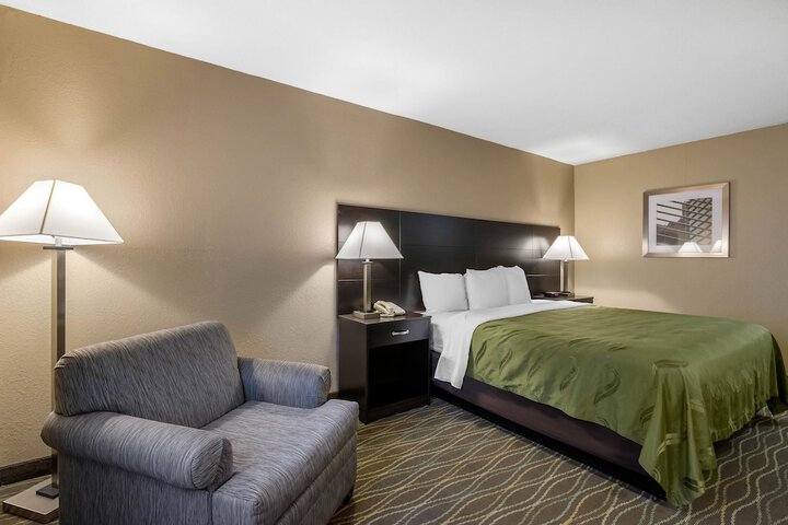 Quality Inn & Suites Des Moines - Merle Hay Road