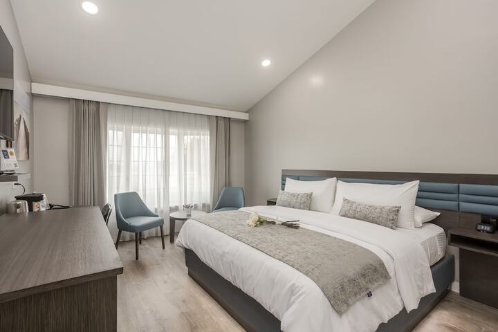 Room 11 of 38