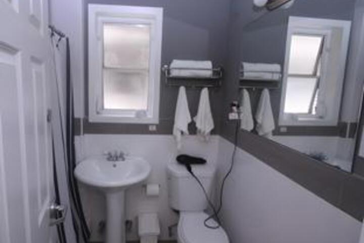Room 10 of 16