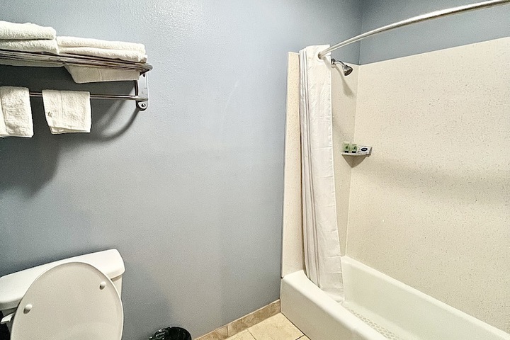 Room 4 of 7