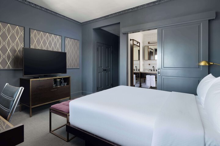 Hotel Phillips Kansas City Curio Collection by Hilton