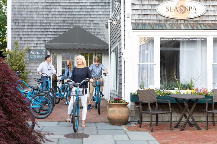 Vineyard Square Hotel & Suites