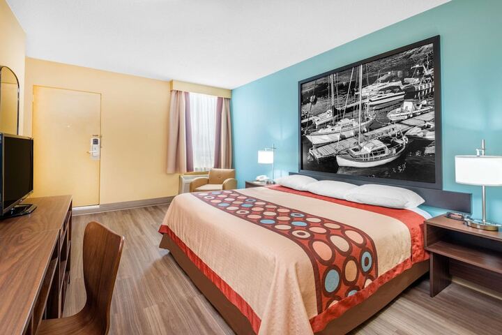 Room 9 of 32