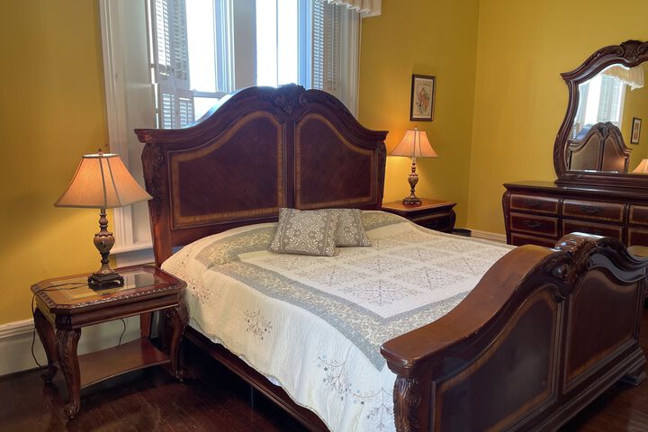 Chez Lindsey Bed & Breakfast