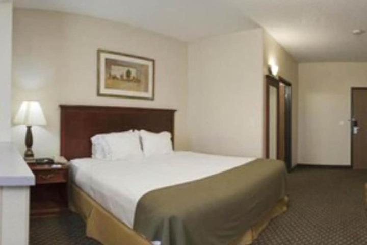 Room 10 of 34