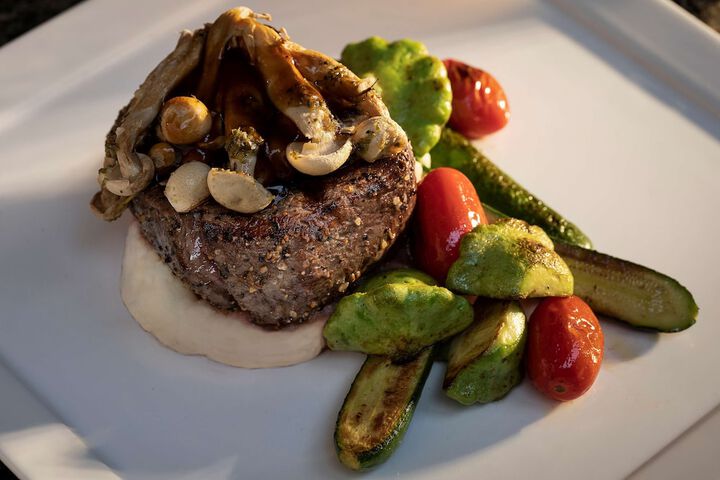 Dining 39 of 47