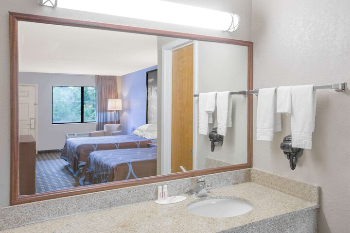Room 5 of 15