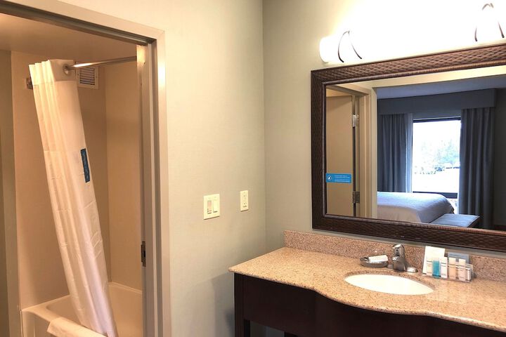 Hampton Inn & Suites Detroit-Canton