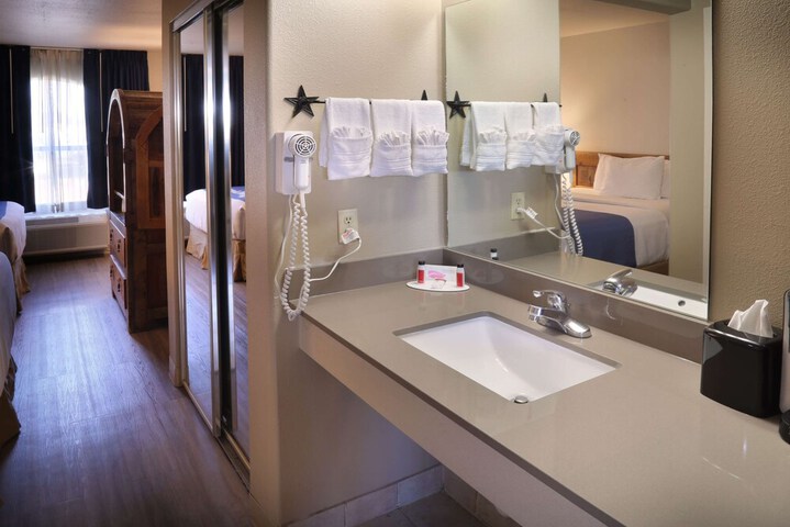 Days Inn & Suites by Wyndham Llano