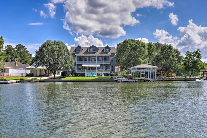 Waterfront Home on Jackson Lake w / Dock