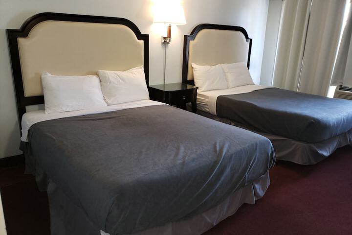 Room 10 of 28