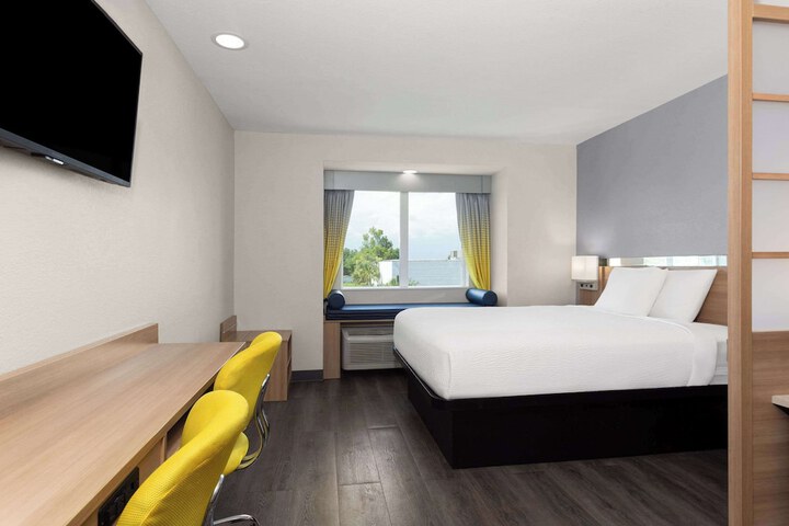 Microtel Inn & Suites by Wyndham Panama City