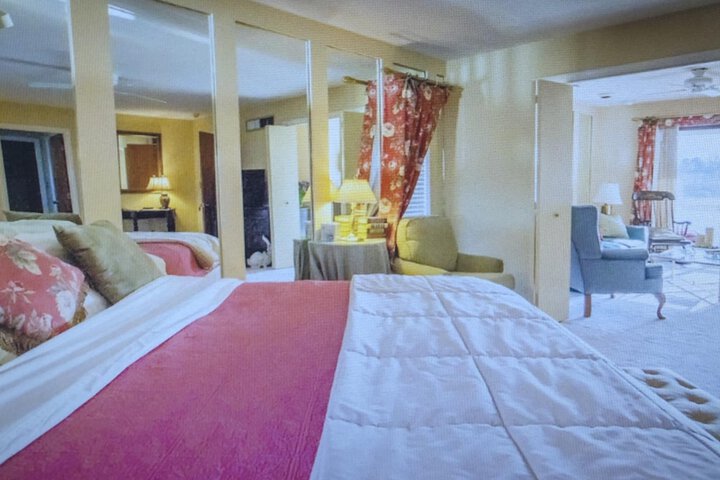 Room 53 of 92