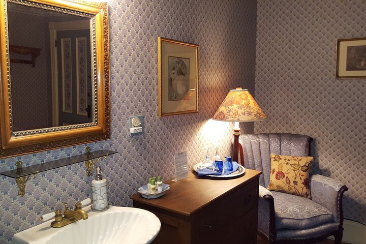 Room 42 of 51