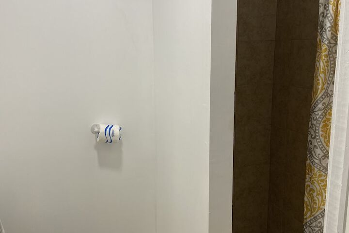 Room 30 of 83