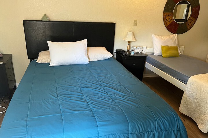 Mar Bay Motel & Suites