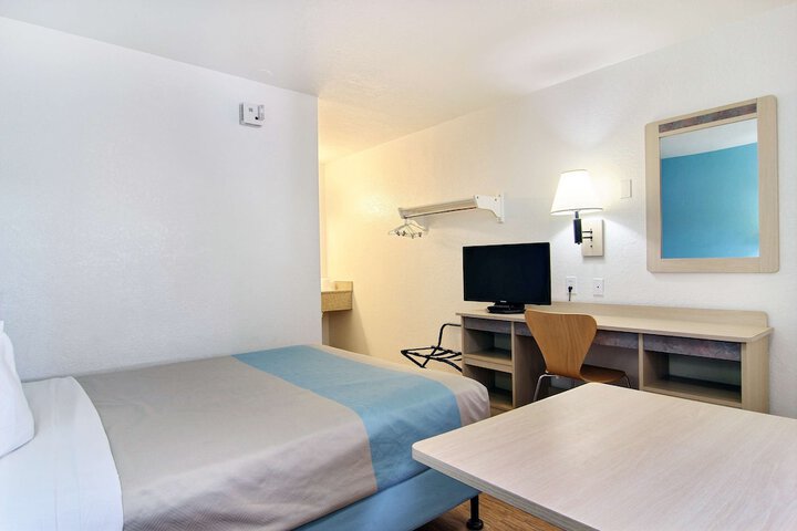 Room 20 of 33