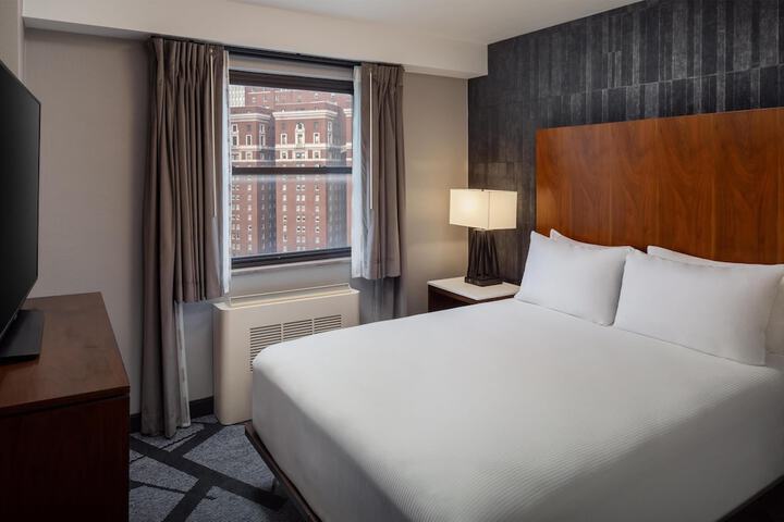 DoubleTree by Hilton Hotel & Suites Pittsburgh Downtown