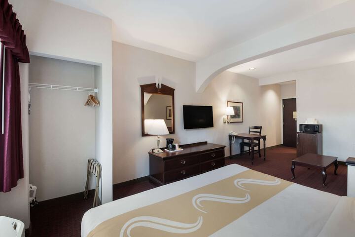 Room 43 of 59