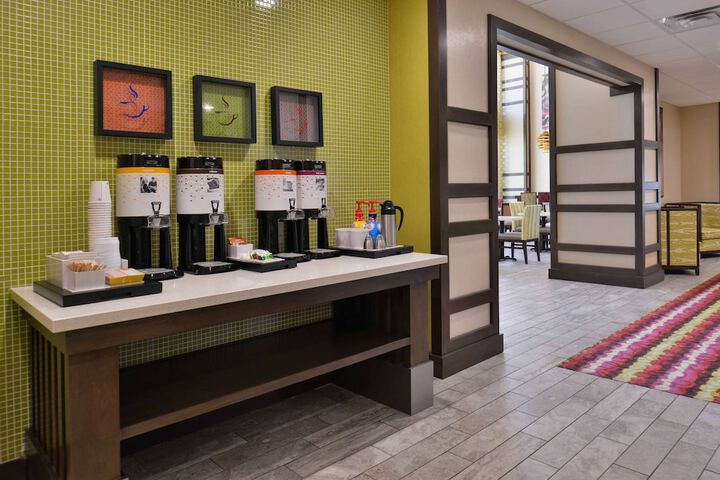 Hampton Inn & Suites Dallas Market Center