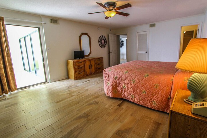 Room 7 of 13