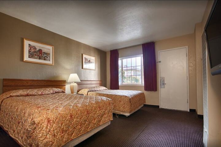 Room 8 of 18