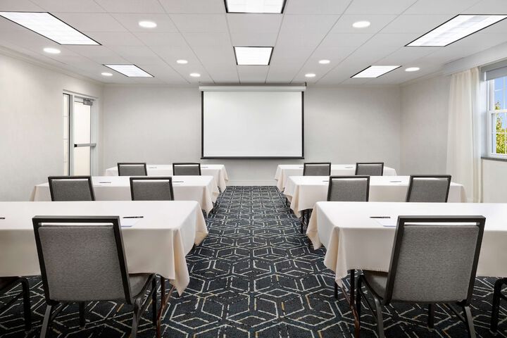 Homewood Suites by Hilton Manchester / Airport