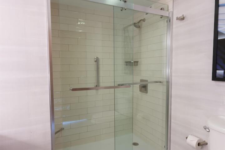 DoubleTree by Hilton Bay City - Riverfront