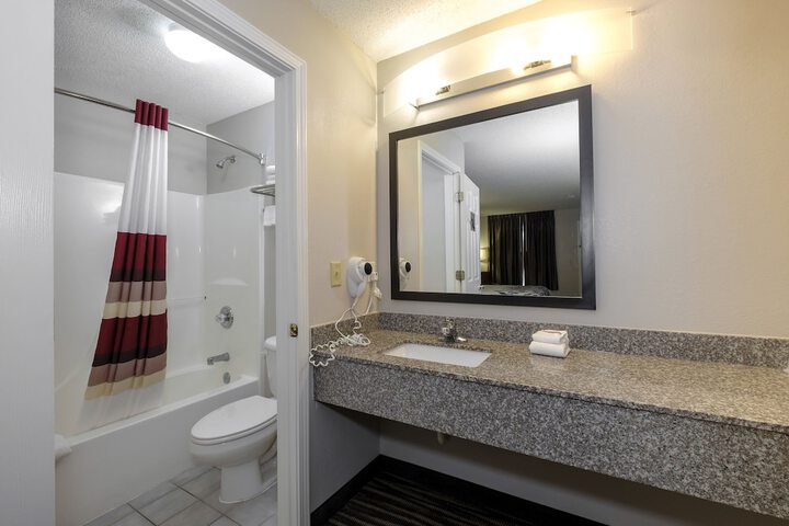 Room 12 of 25