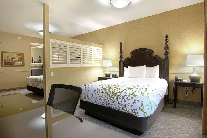 Room 16 of 64