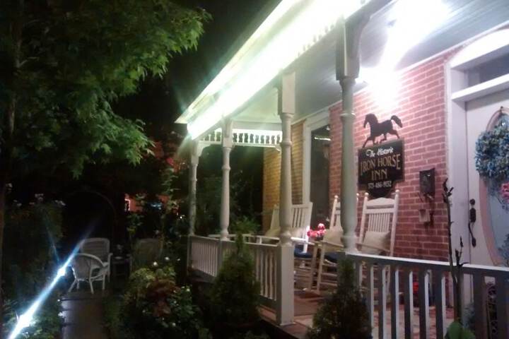 Historic Iron Horse Inn