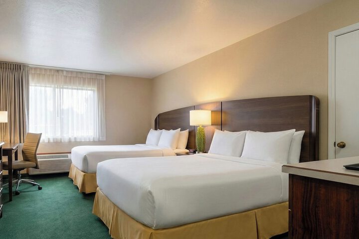 Rogue Regency Inn Medford Airport